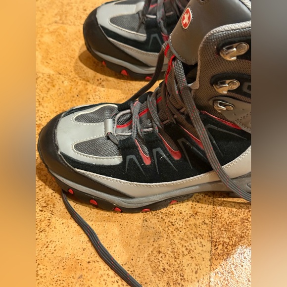 Swiss Gear Hiking Boots Men’s Size  8 Athletic Boots Thinsulate Insulation - Picture 13 of 16